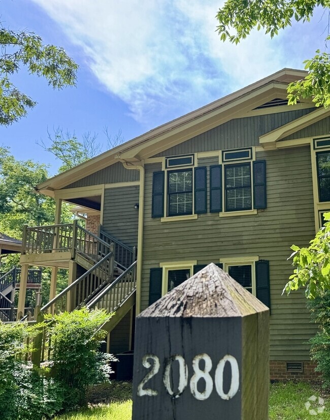 Building Photo - 2080 Woodlawn Dr SW Rental