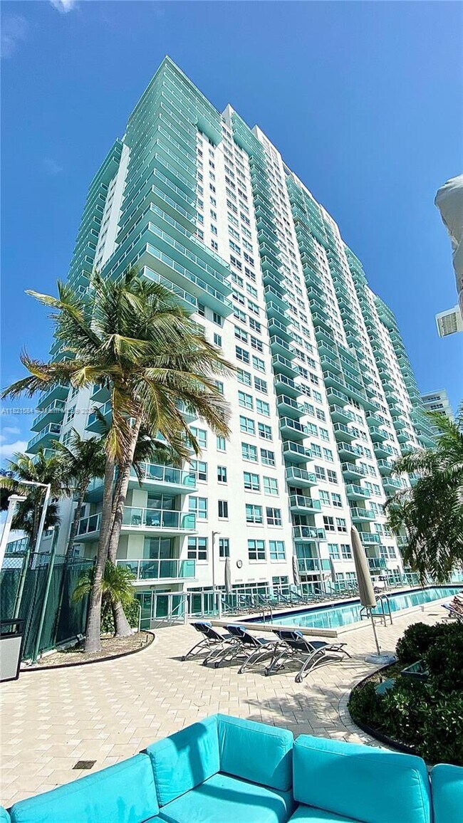 Building Photo - 650 West Ave Rental