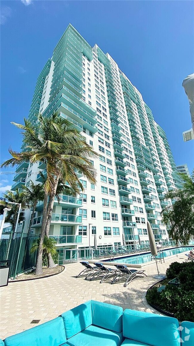 Building Photo - 650 West Ave Rental