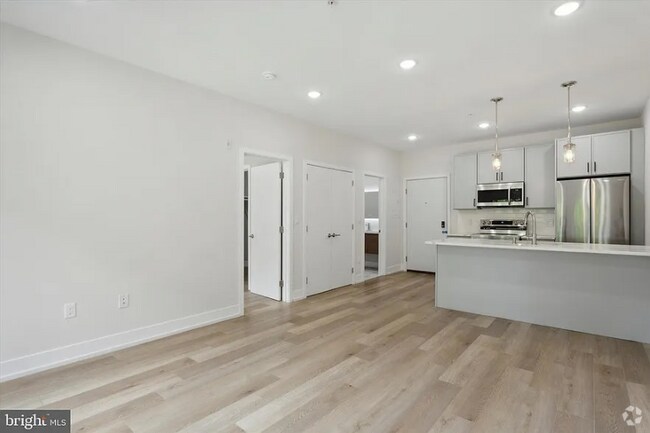 Building Photo - 401 E Walnut Ln Unit 101 Rental
