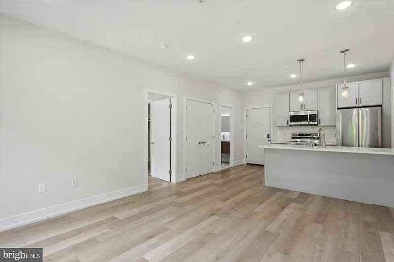Photo - 401 E Walnut Ln