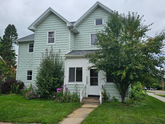 Building Photo - 324 E Parkinson St Rental