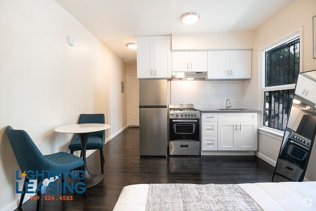 Building Photo - 750 Normandie Ave Unit 204D Rental