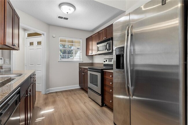 Photo - 1454 FARRINGDON Cir