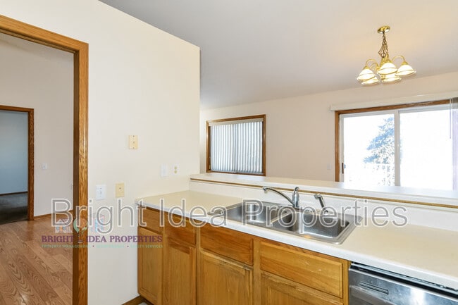 Photo - 2737 Douglas Dr N