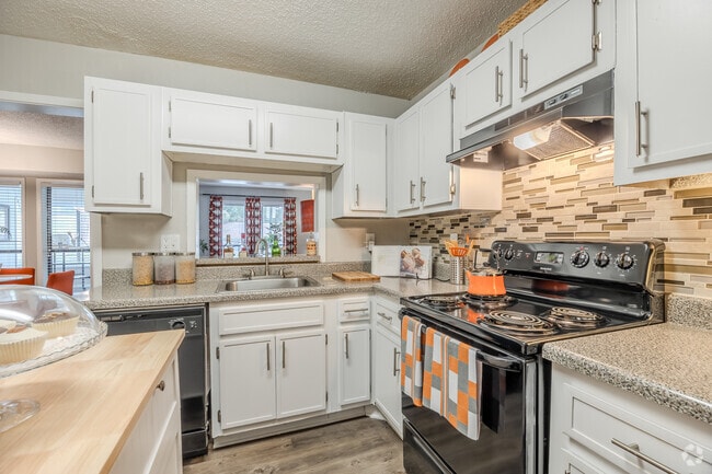 2BR, 2BA - 1,146SF - Kitchen