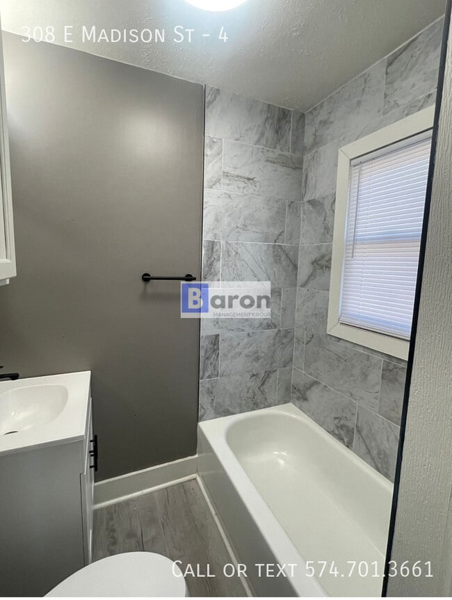 Photo - 308 E Madison St Unidad 4