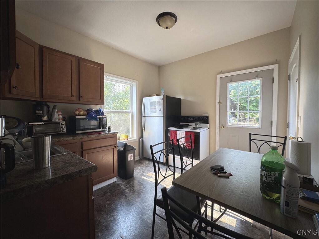 Photo - 222 Academy St