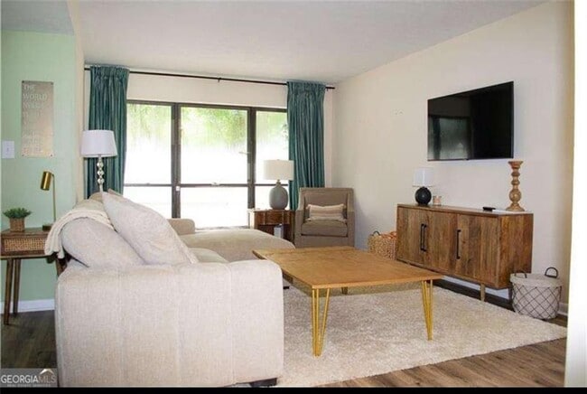 Photo - 2685 Meadowlawn Dr