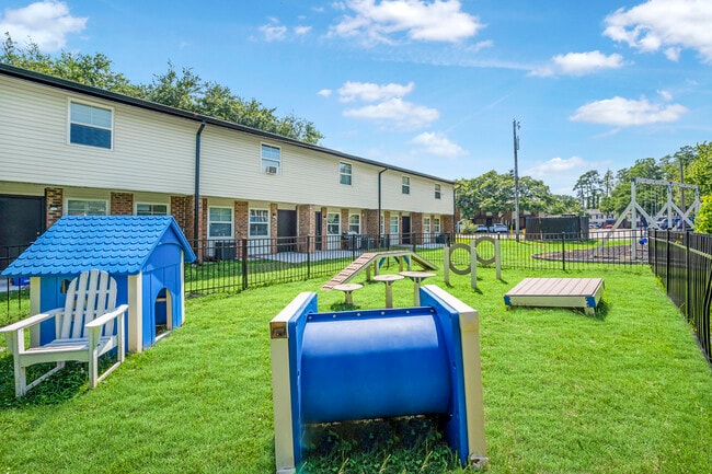 Carolina Breeze Apartments
