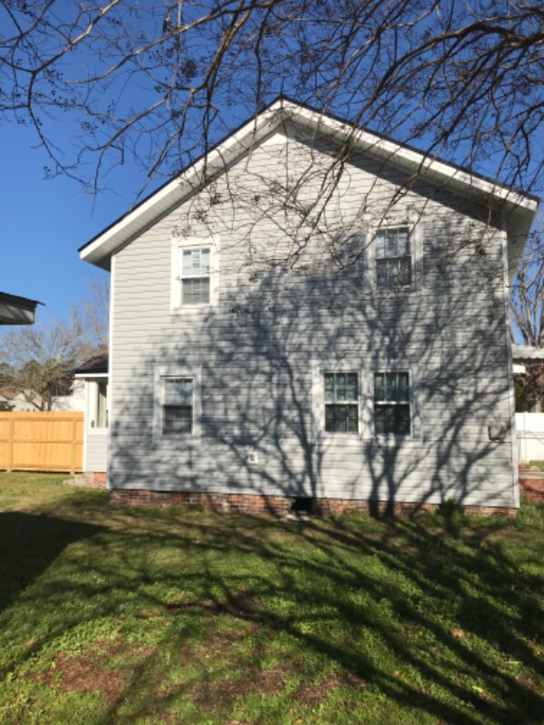 Photo - 207 N Elm St