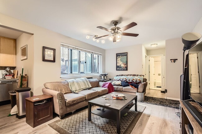 Photo - 644 W Arlington Pl Unidad 2J