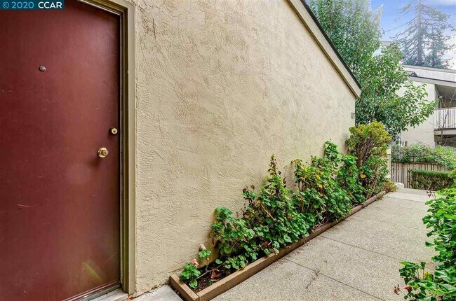 Photo - 2716 Oak Rd Unit 107