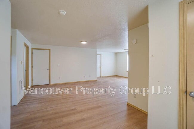 Photo - 1100 W 30th St