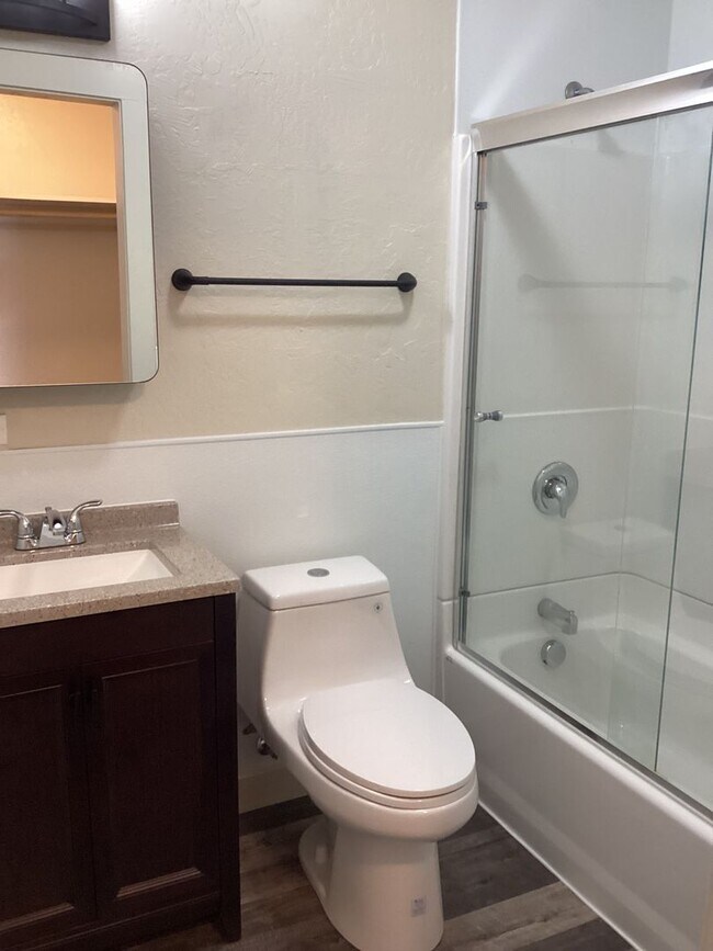 Photo - Newly Remodeled Single Level Apartment in ... Unit 04