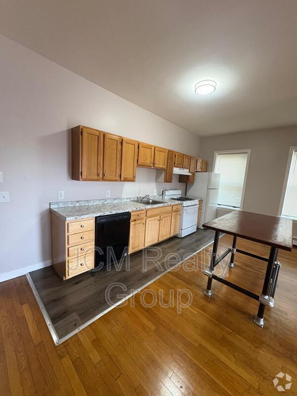 Building Photo - 32 Hartwell St Unit 1 & Basement Rental