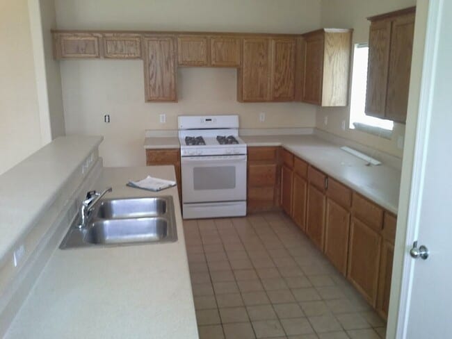 Photo - Gorgeous 3 Bedroom Townhome with Attached Garage! Available for Immediate Move in!