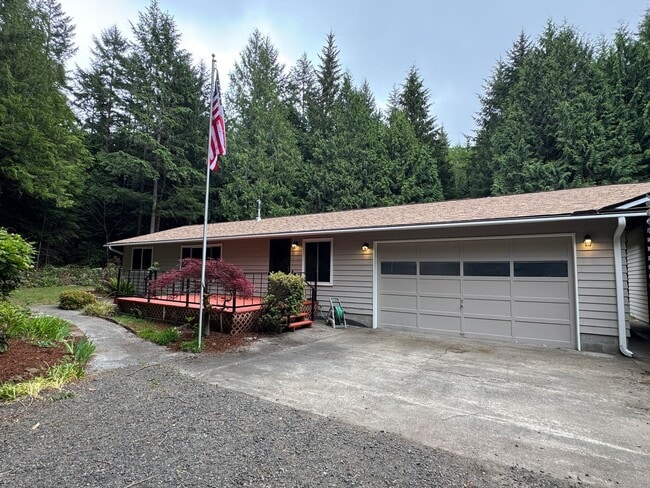 Building Photo - Cozy one story home on beautiful close to town acreage.