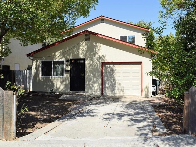 Building Photo - 222 W Santa Fe Ave Rental