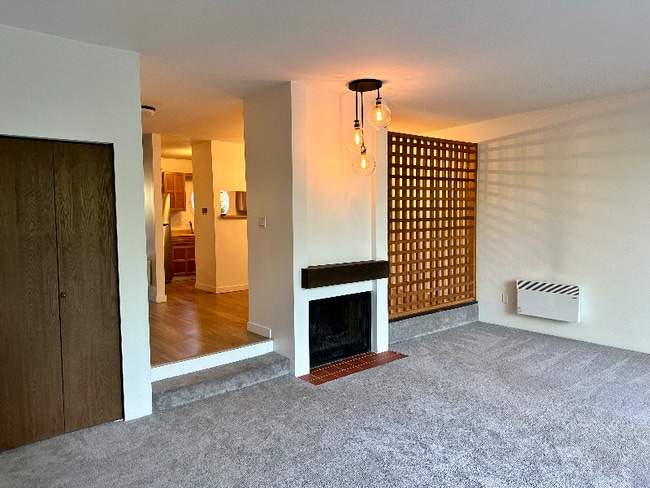 Building Photo - 22703 Lakeview Dr Rental