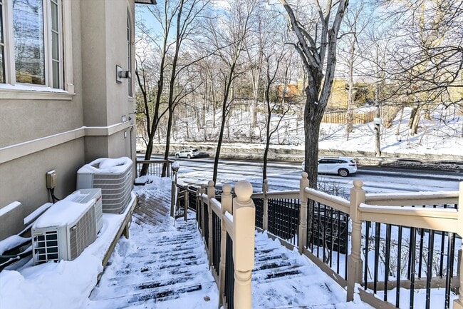 Photo - 50 Old Yonge St