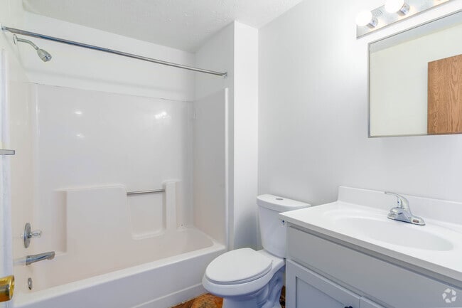 Birch - 2BR, 1.5BA - 936SF - Bathroom