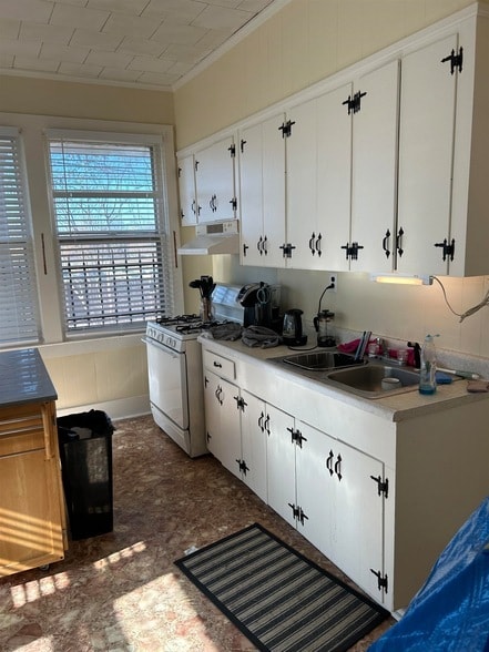 Photo - 445 Garland St