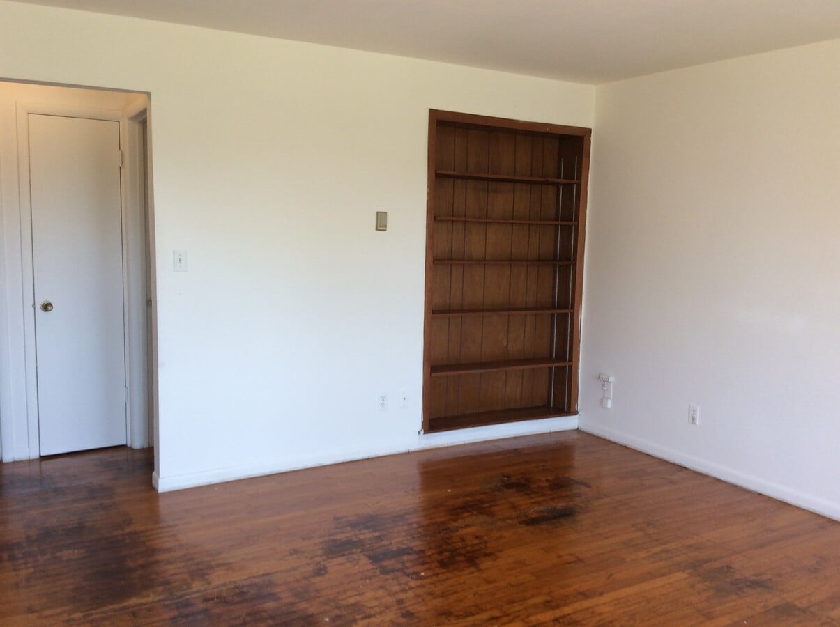 Photo - 2100 Meadowvale Ct Unit B