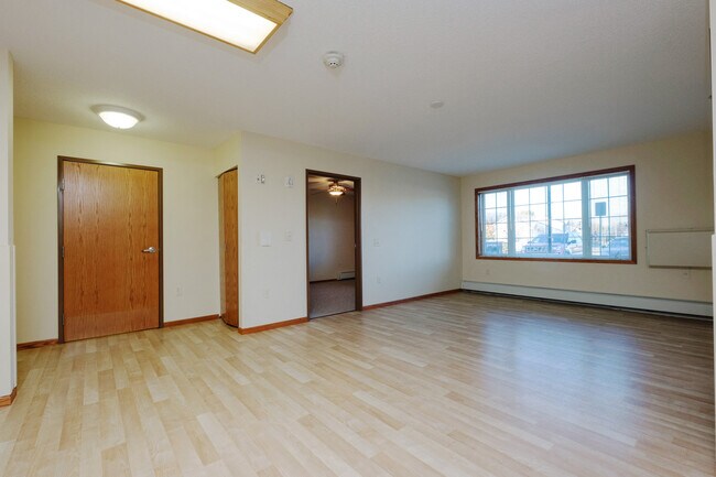 Fargo, ND Crossroads Apartments | Living