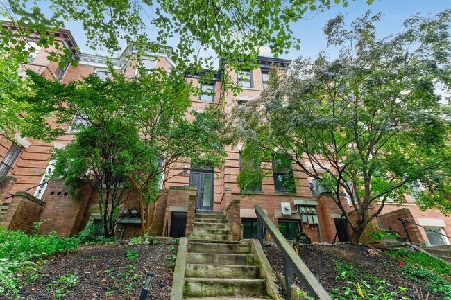 Building Photo - 1680 Irving St NW