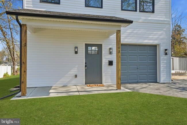 6 Starlight Ln