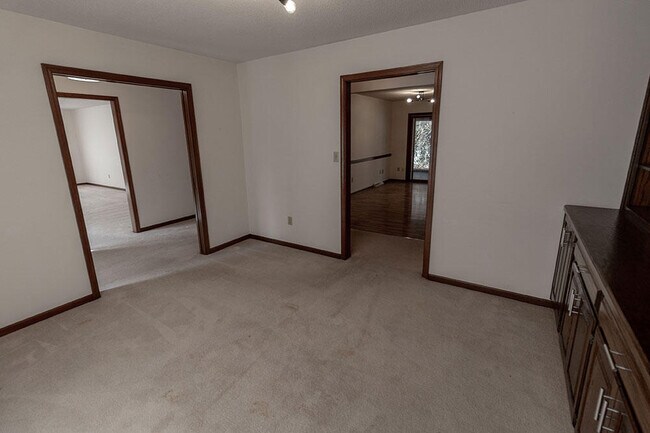 Photo - 401 Cedar Ln