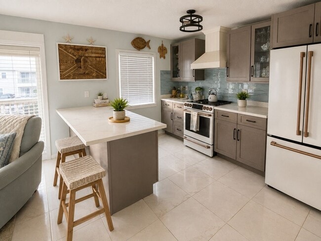 Building Photo - 5215 Coquina Key Dr SE