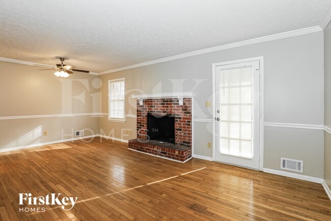 Photo - 335 Sharon Dr