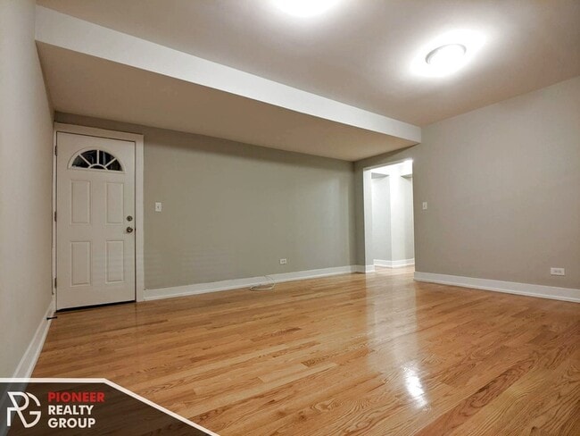 907 W George St Unit 2