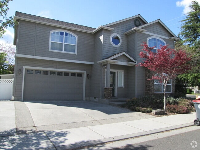 Building Photo - Beautiful 2 Story Home 3 Bdm/2.5 Bath in Q...