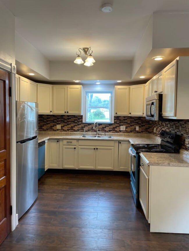 Photo - 3933 E Grant St