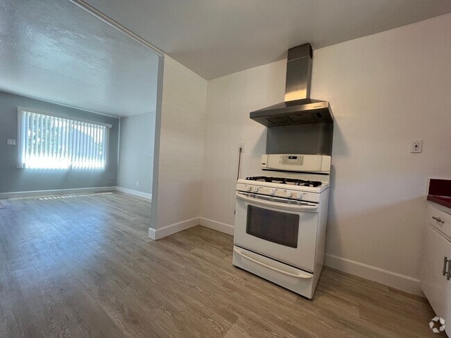 Building Photo - 2 Bed 1 Bath, 1 Car garage and W/D Hookups! Rental