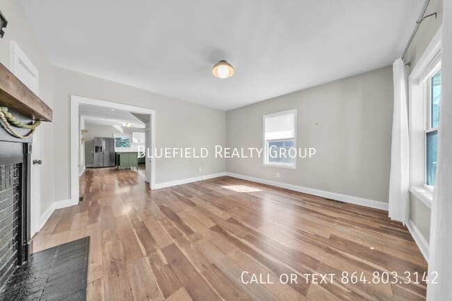 Photo - 800 Perry Rd