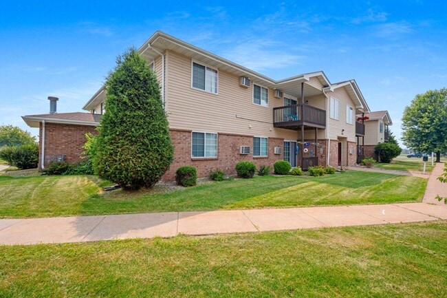 Building Photo - Charlotte Court Apartments