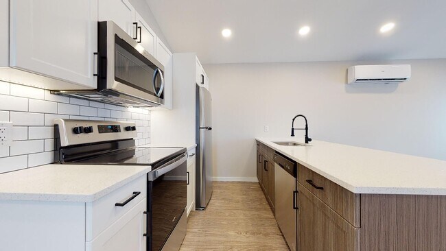 Photo - 307 Regent Ave E