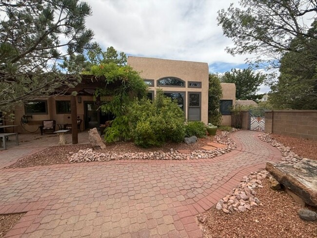 Photo - 6105 Carousal Ave NW