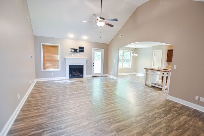 Photo - Pet Friendly Three Bedroom!