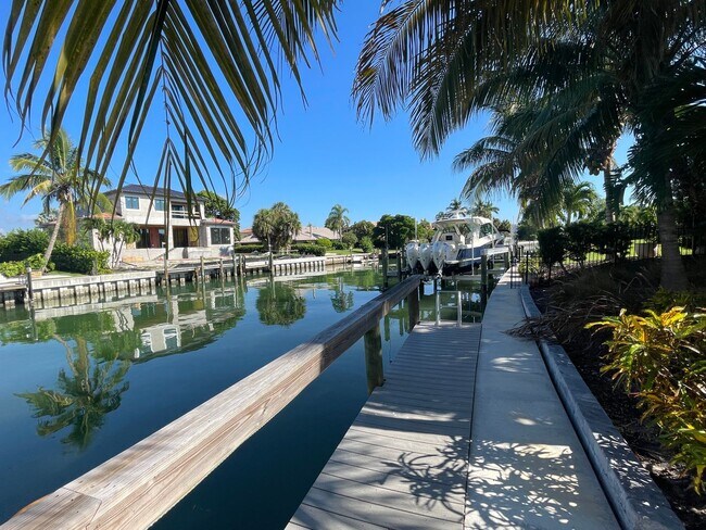 Photo - Seasonal 4-bedroom 4-bathroom waterfront h... Casa
