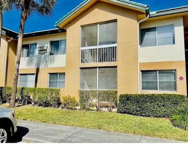 Building Photo - 9733 Westview Dr Unit 1314