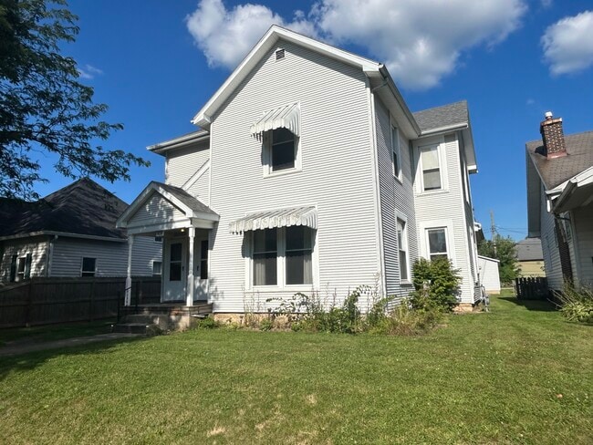 Building Photo - 908 S Armstrong St Rental