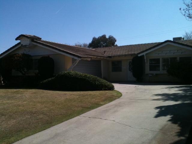 Building Photo - Cute Home in Bakersfield