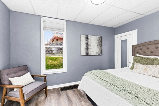 Photo - 432 N 7th Ave E