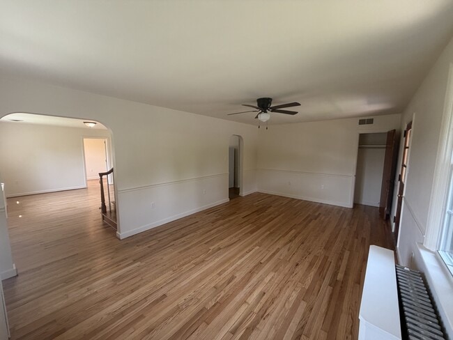 Photo - 488 W 4th St