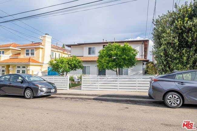 Building Photo - 2107 Pullman Ln Unit E